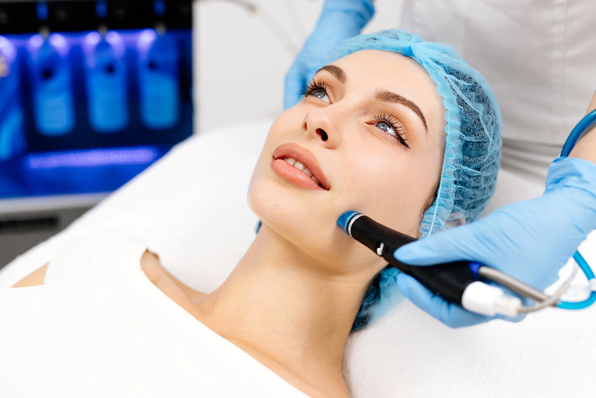 Globinsko čiščenje Hydrafacial in nega kože obraza